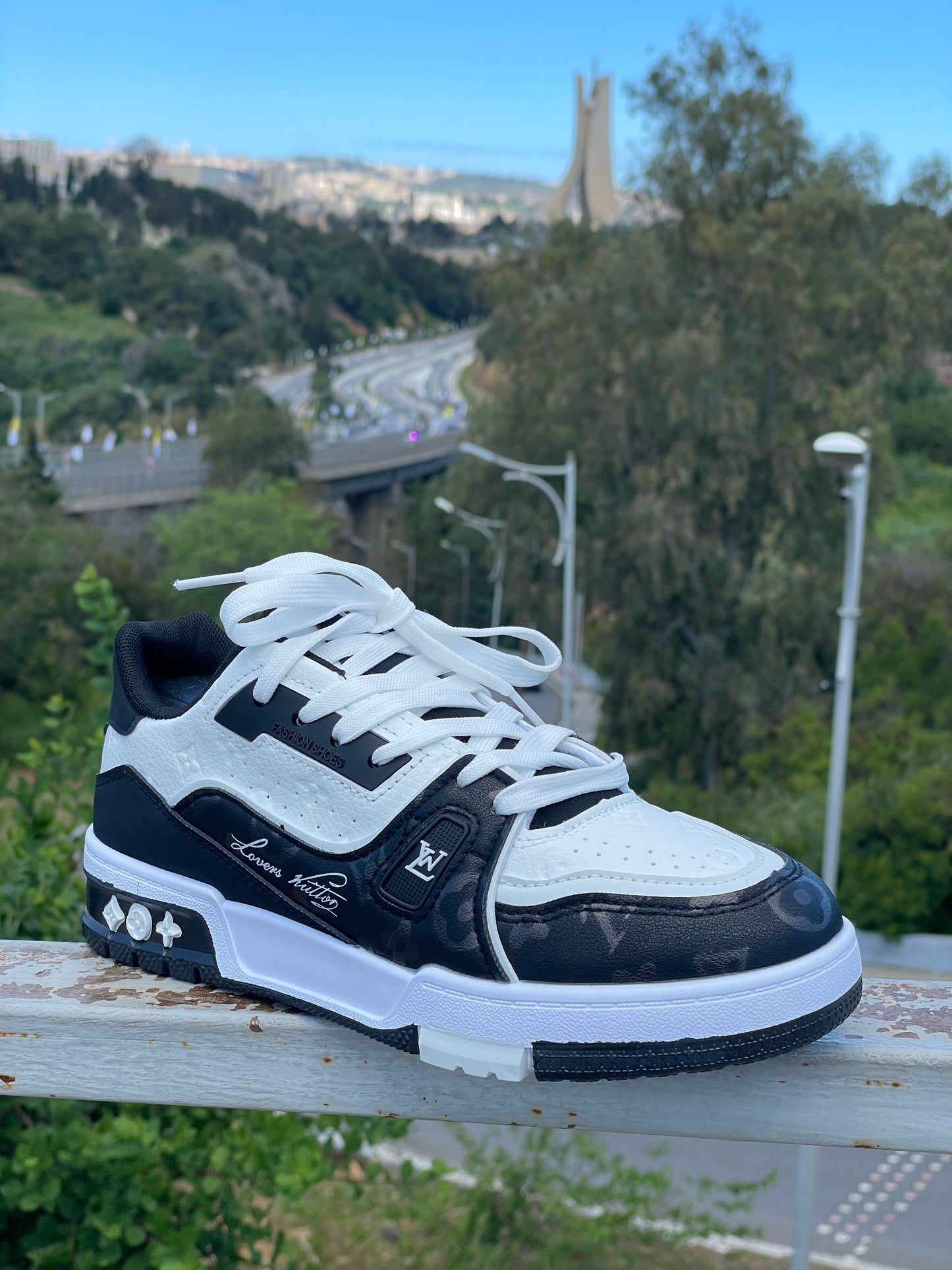 LOVERS VUITTON