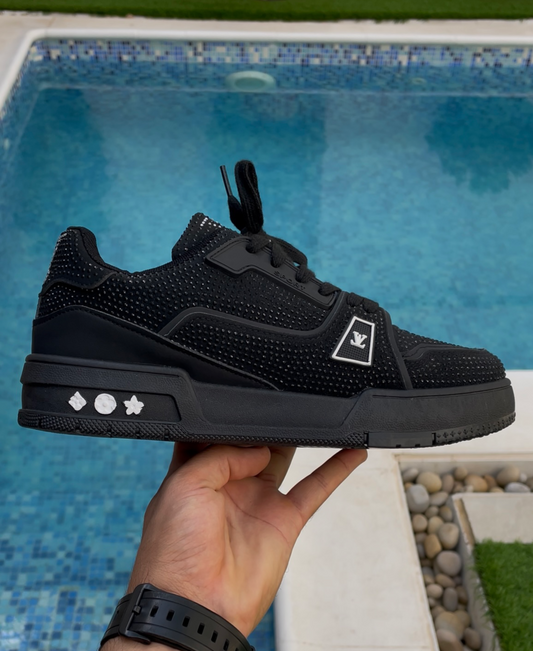 BLACK LV