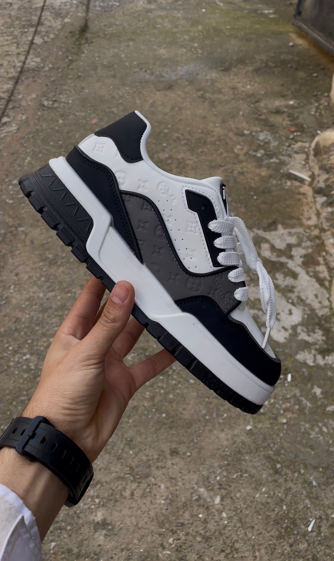 LV-V TRAINER