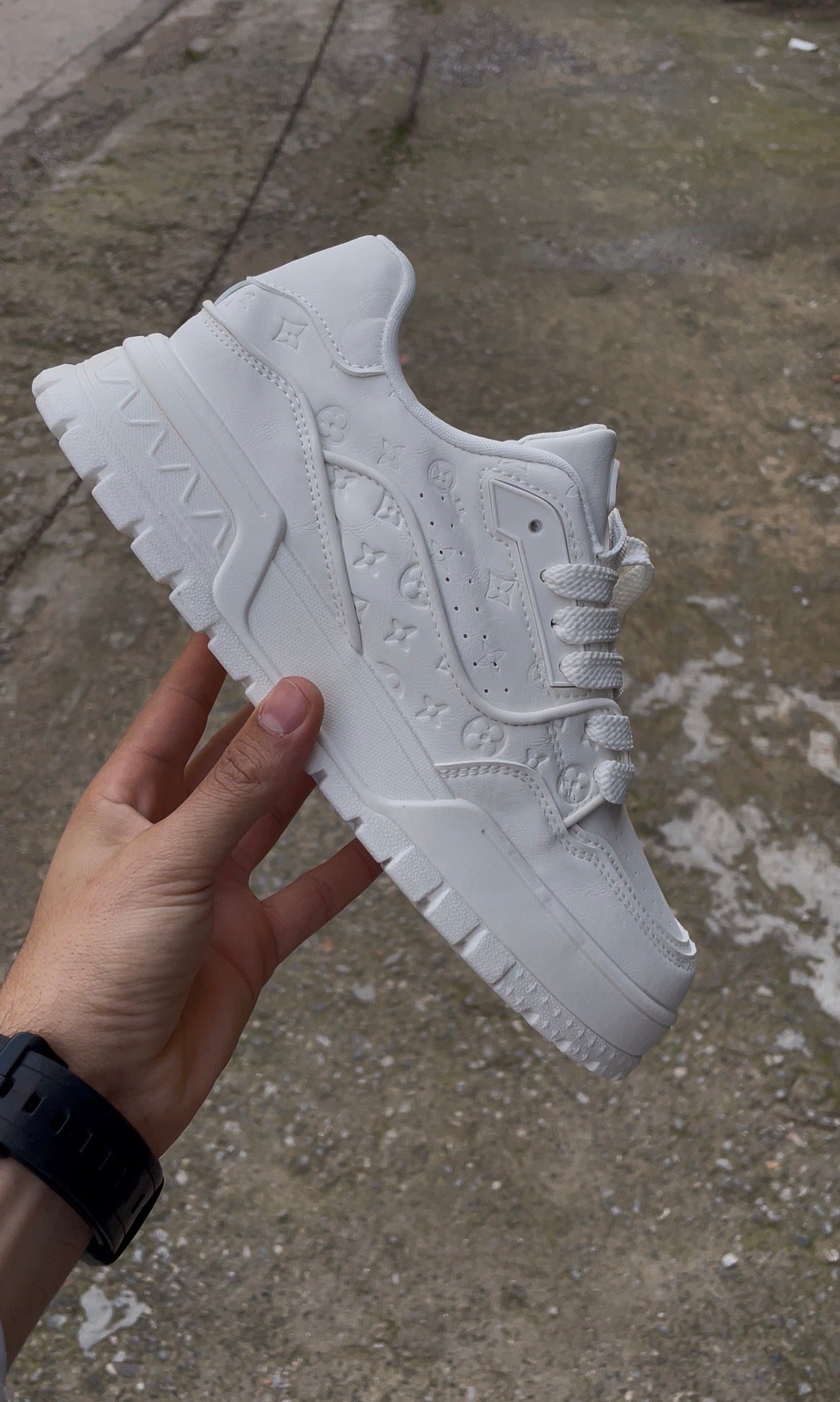 LV-V TRAINER