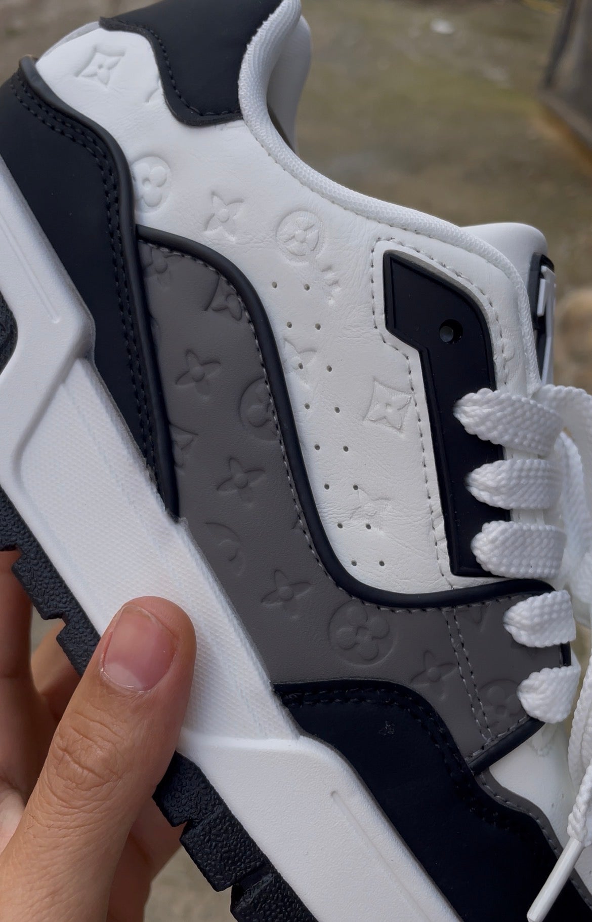 LV-V TRAINER